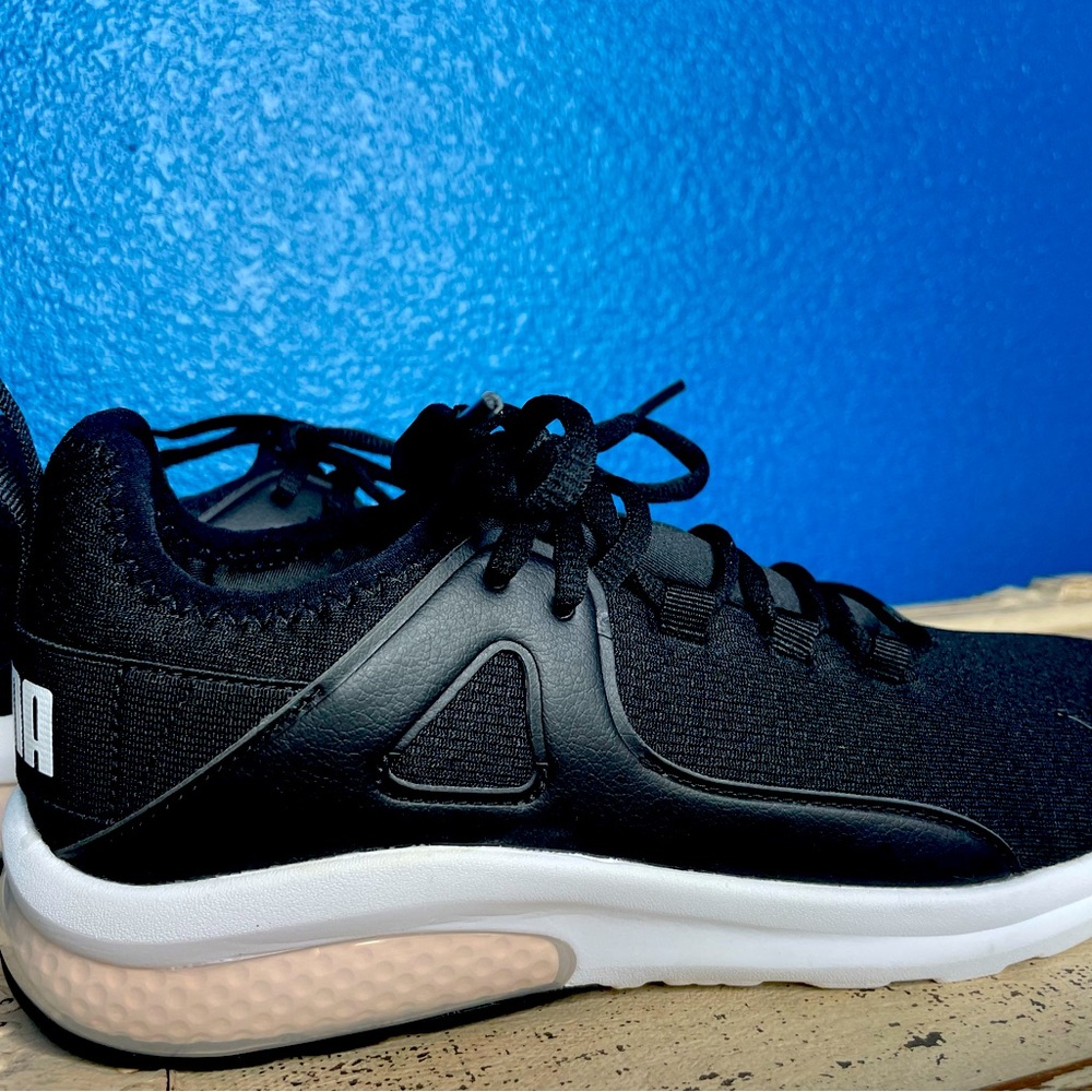 NWOT Women’s Puma soft foam size 9.5